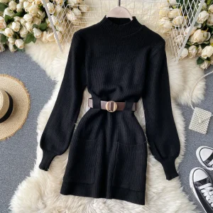 Abito in Maglia Lucya con collo alto, maniche a sbuffo e cintura